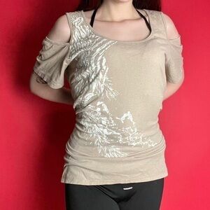 White and nude cut out shoulder tee 🤍🤎​​​​​​​​​​​​​​​​​​​​​​